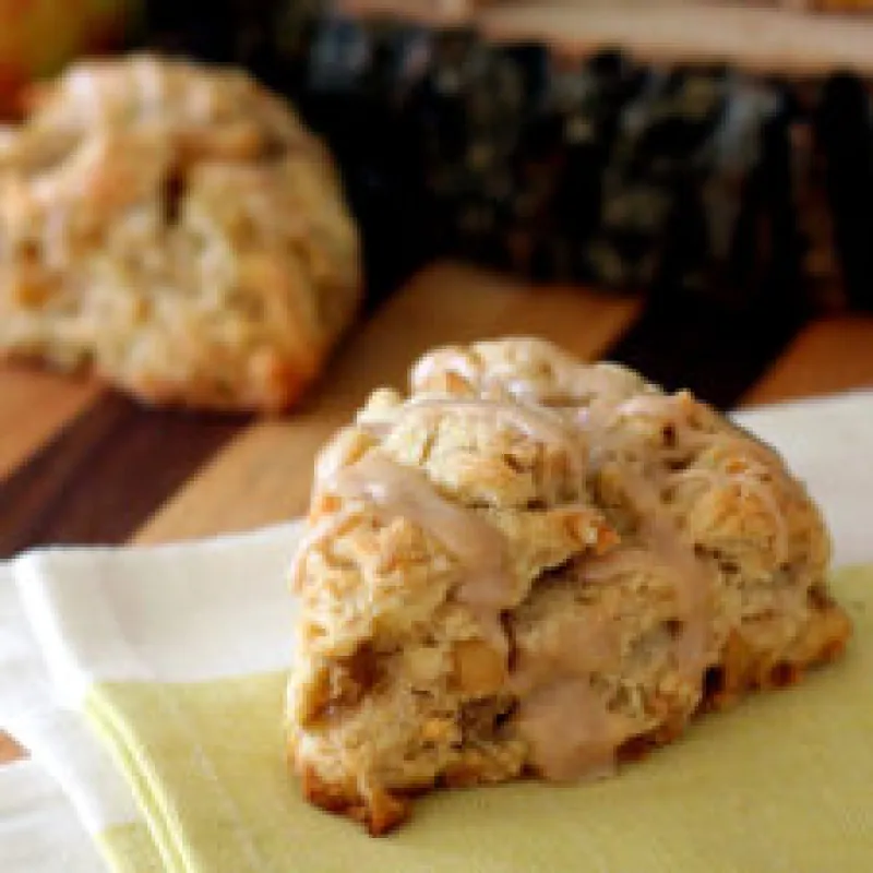 SPICED APPLE SCONES WITH APPLE CIDER GLAZE