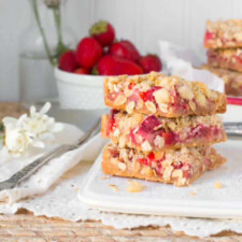 Strawberry Rhubarb & Ginger Crumble Bars