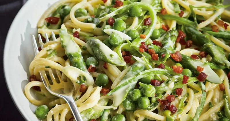 Spring Green Spaghetti Carbonara | Recipes