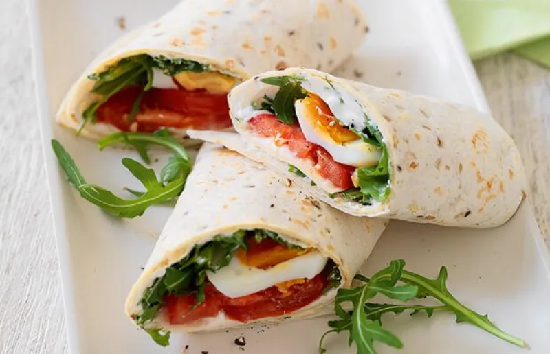 Egg and tomato wraps