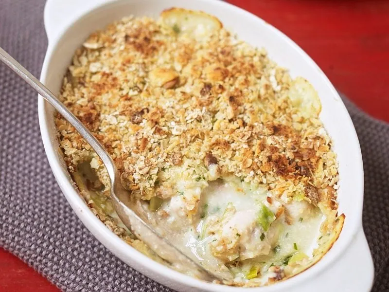 Chicken and leek crumble pie