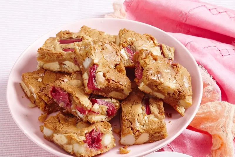 Rhubarb macadamia blondies