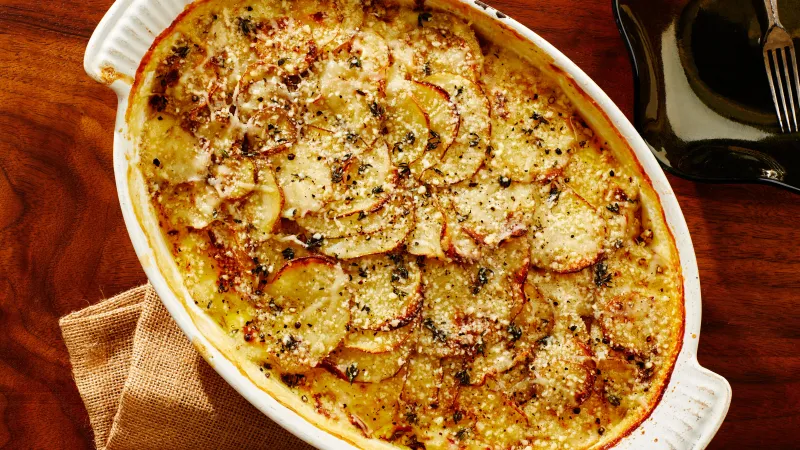 Classic Potatoes au Gratin (Creamy, Cheesy Potato Gratin)