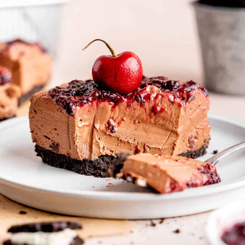Chocolate Cherry Cheesecake (No Bake)