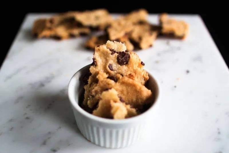 Chocolate chip cookie brittle