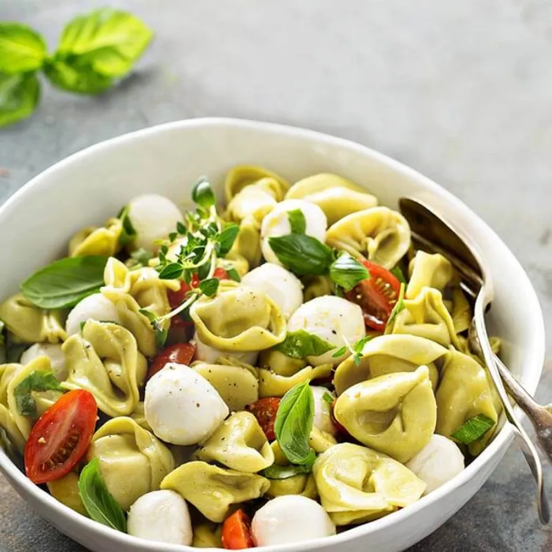 Summer Caprese Tortellini Salad