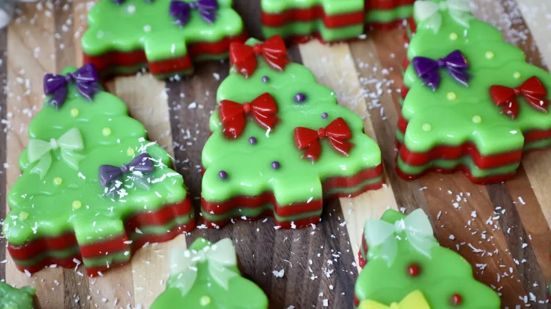 Steamed Layer Cake (Christmas Edition)