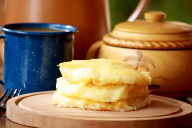 Sonso de Yuca Frito (Cheesy and Fluffy Bolivian Pancake)