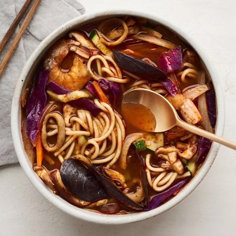 Jjamppong (Korean Spicy Seafood Noodle Soup)