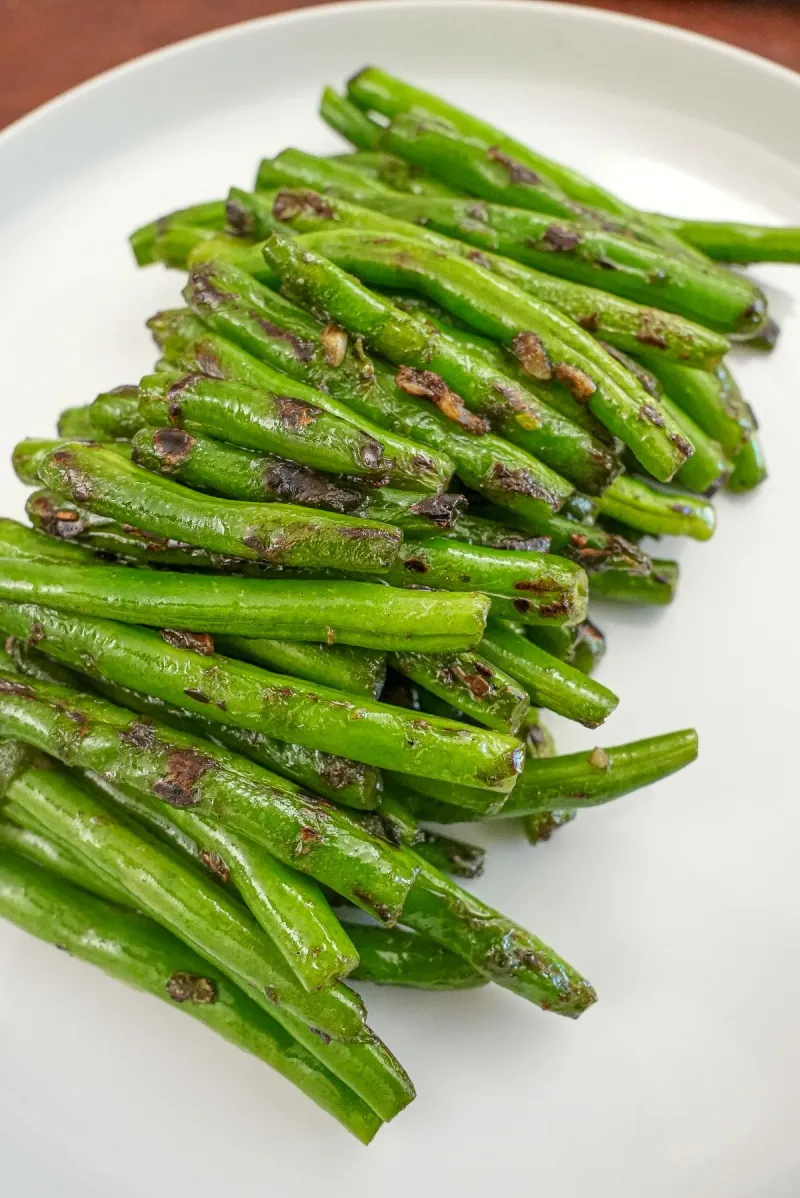 Chinese Dry Fried Garlic Green Beans (VIDEO)