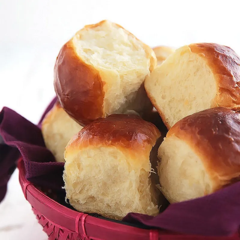 Ultra Fluffy Milk Bread Rolls