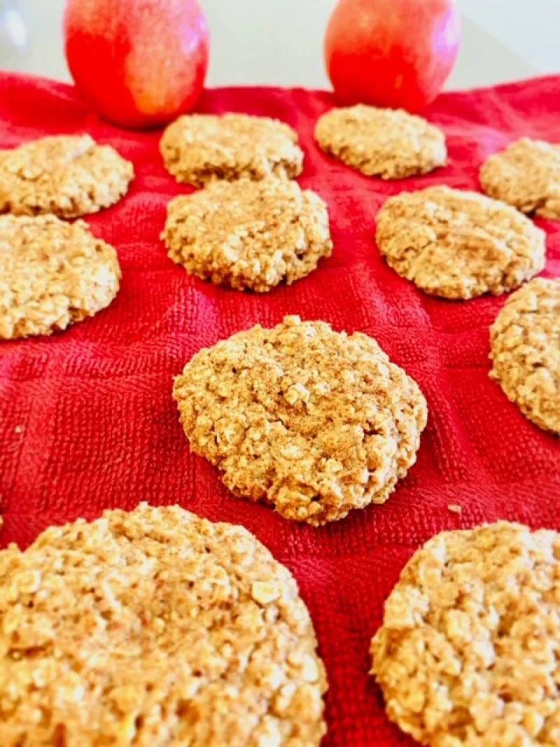 Healthy Apple Oatmeal Cookies