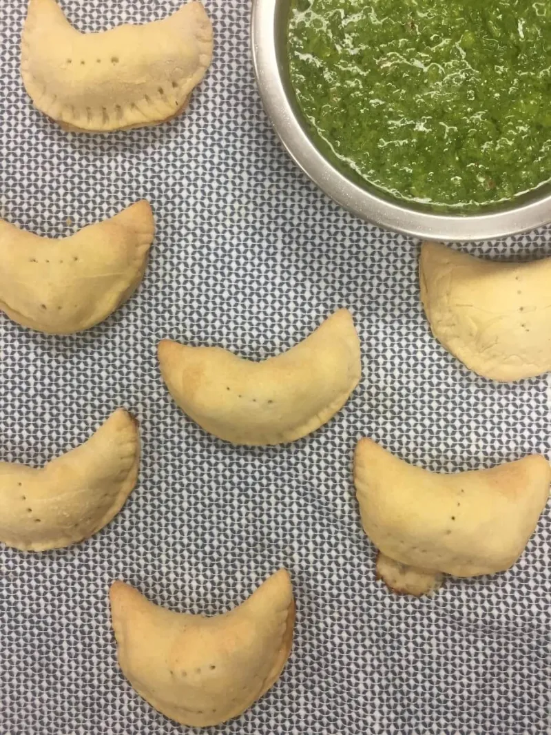 Empanadas de Pollo con Chimichurri