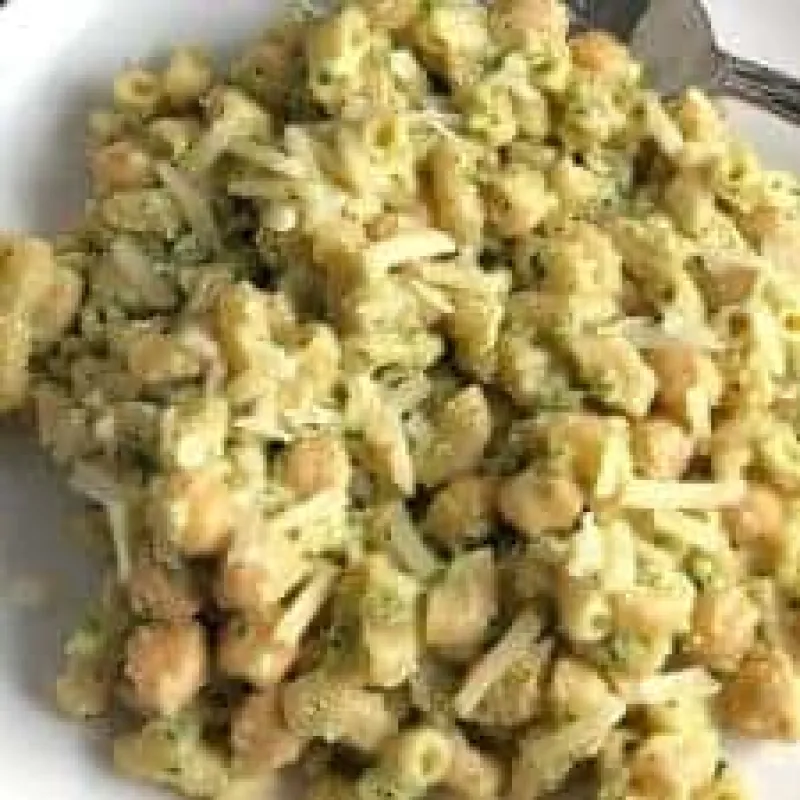 Creamy Cauliflower Pasta with Kale and Chickpeas