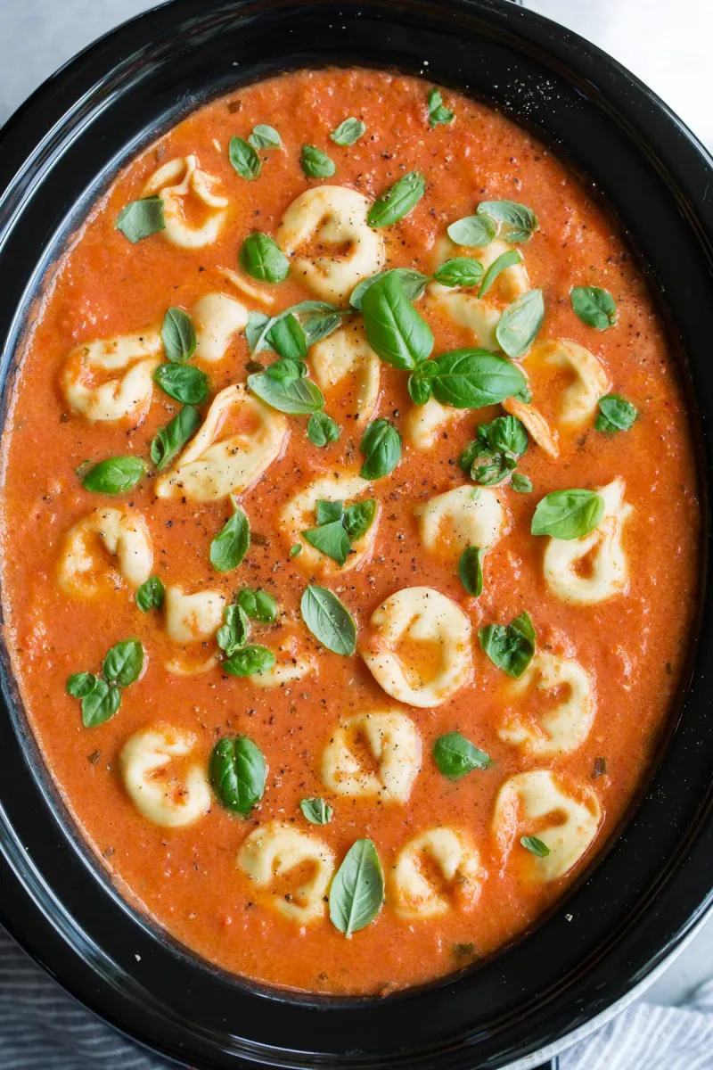 Slow Cooker Creamy Tomato Basil Tortellini Soup