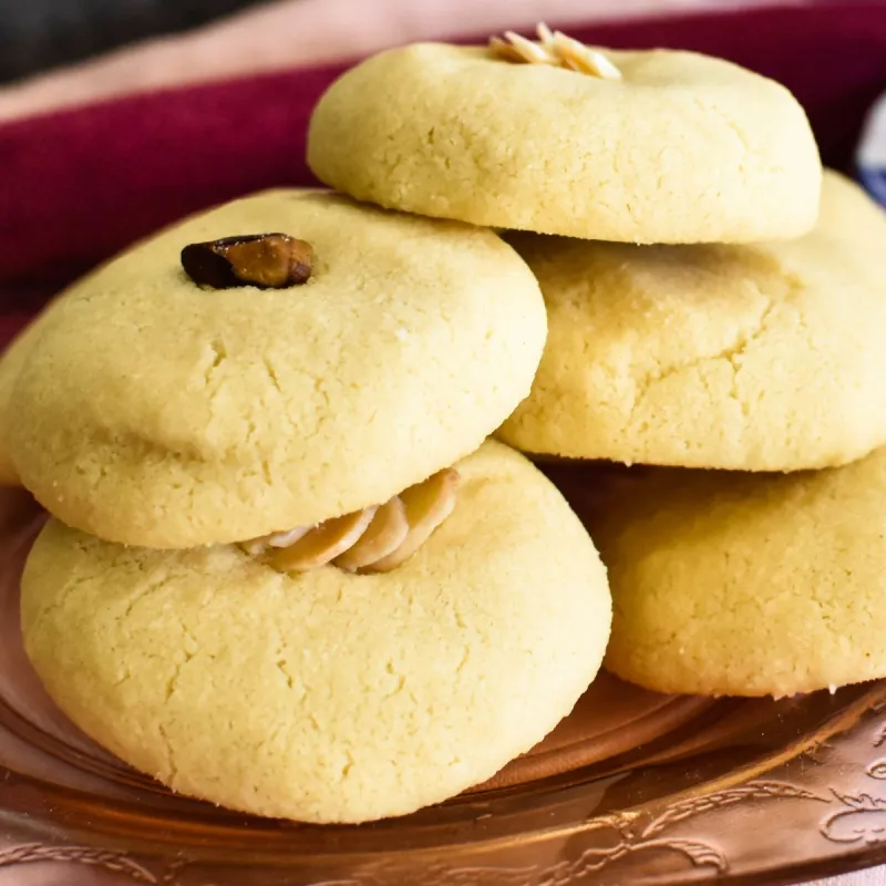 Lebanese Butter Cookies (Ghraybe)