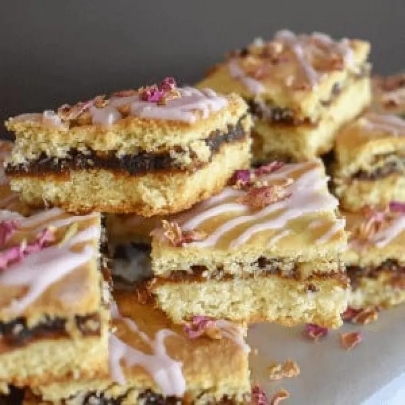 Date and Walnut Slice