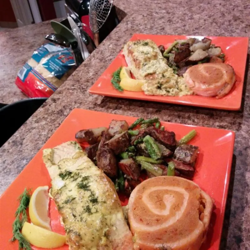 Flavorful Salmon Fillets with Creamy Dill