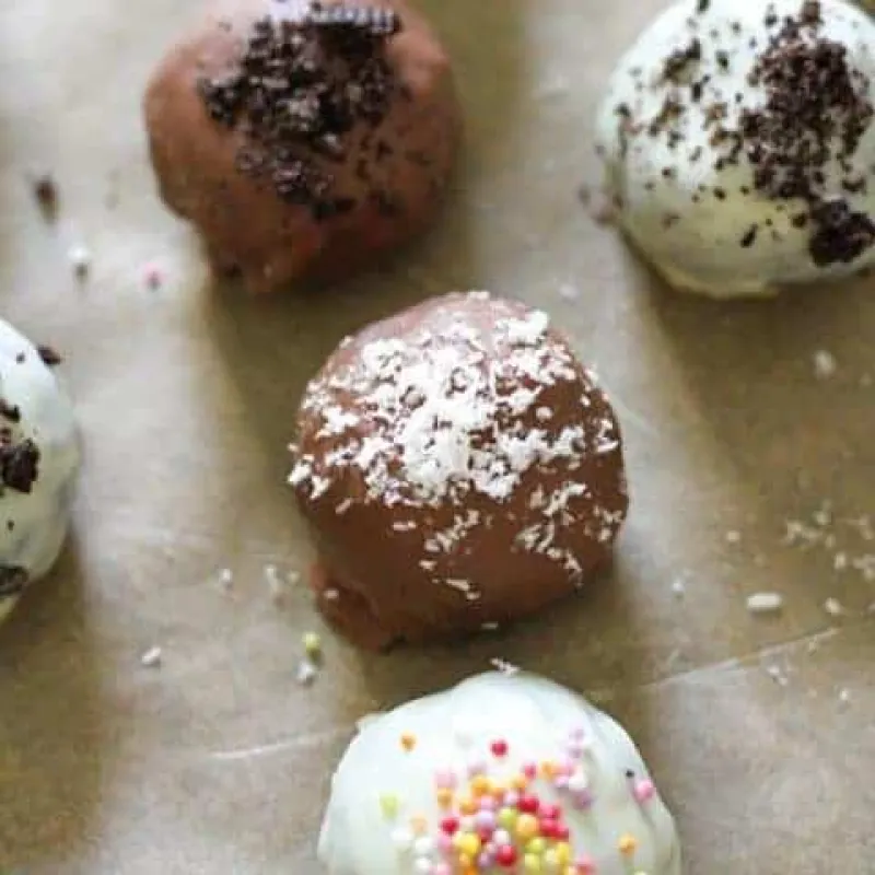 Oreo Cheesecake Balls (Oreo Truffles)