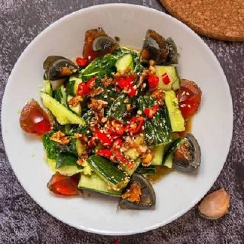 4-ingredient Sweet and Sour Smashed Cucumber Salad