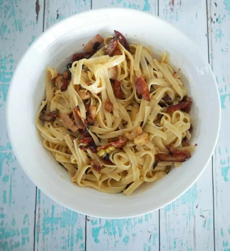 Easy Carbonara Pasta with Chicken and Cashews