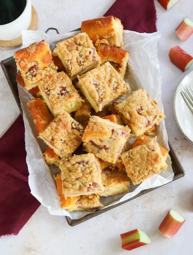 Rhubarb Crumble Cake Bars