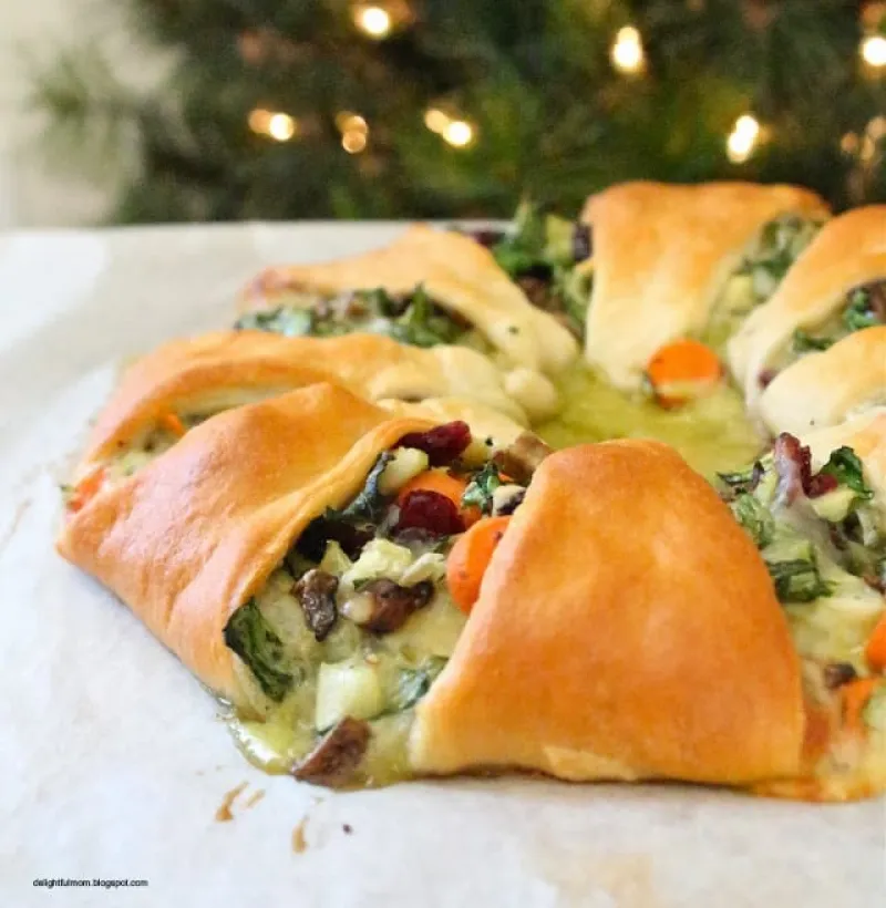 Vegetarian Spinach Cranberry Mushroom Wreath