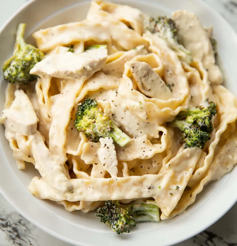 Creamy Chicken and Broccoli Pasta