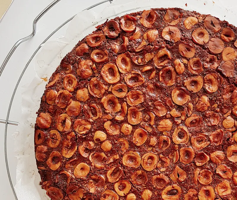 'Boterkoek' with hazelnuts & cacao