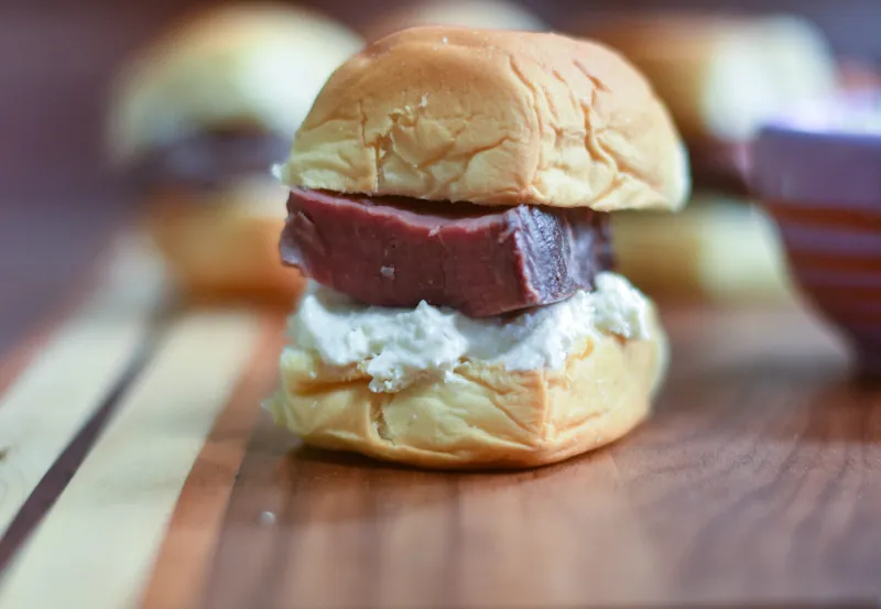 Beef Tenderloin Sliders with Horseradish Cream Sauce