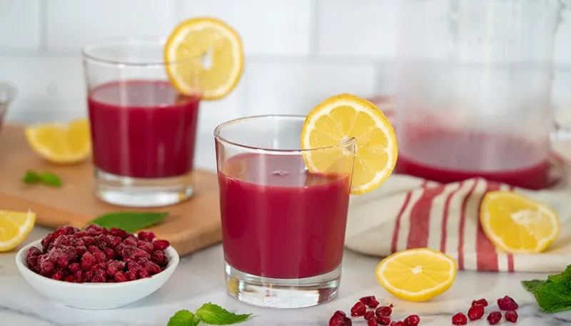 How To Make Homemade Pomegranate Juice (plus benefits!)