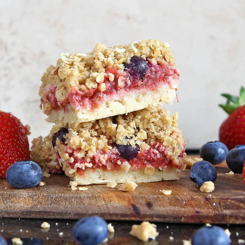 Strawberry Rhubarb Crumble Slice