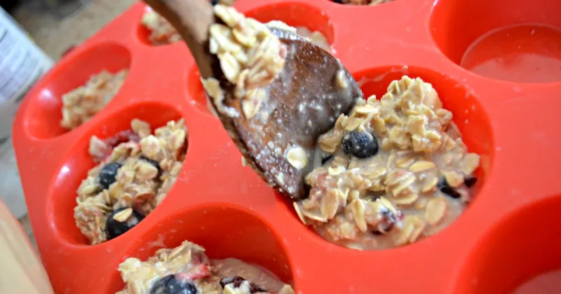 Baked Berry Oatmeal Cups