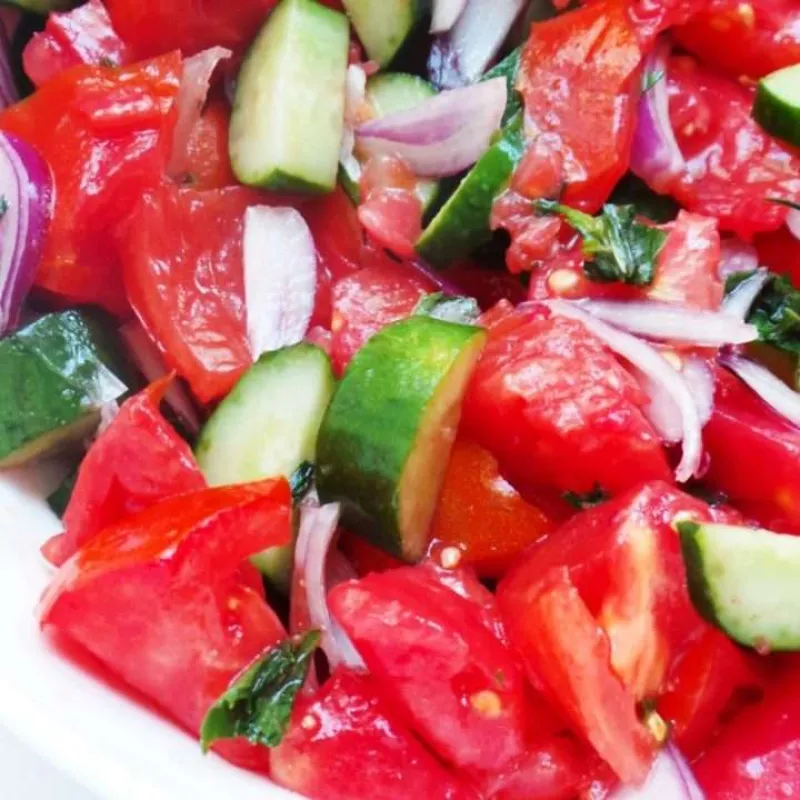 5-Minute Tomato Cucumber Salad With Mint