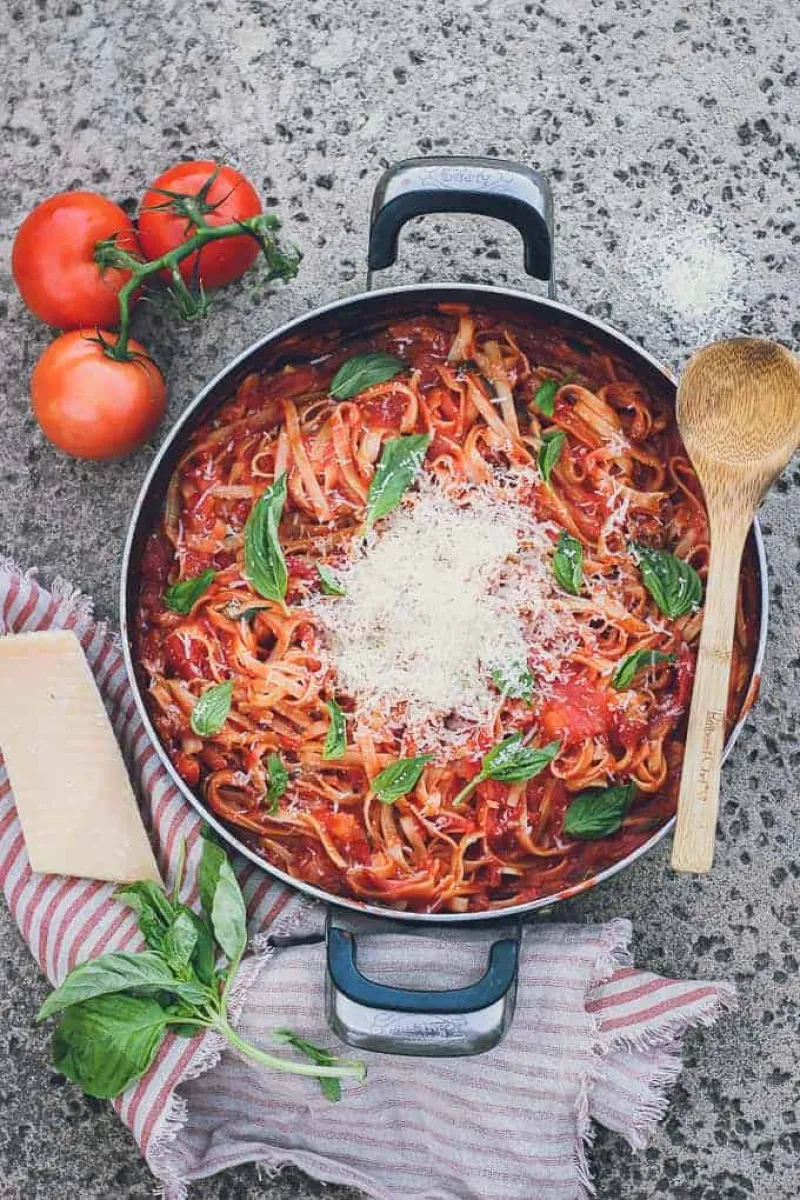 BEST EVER One-Pot Tomato Basil Pasta - VIDEO!!