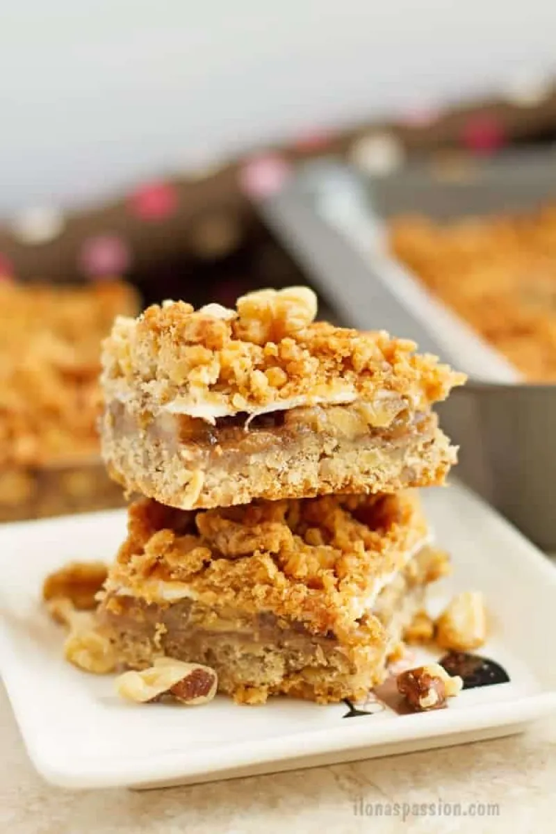 Meringue Apple Crumble Bars