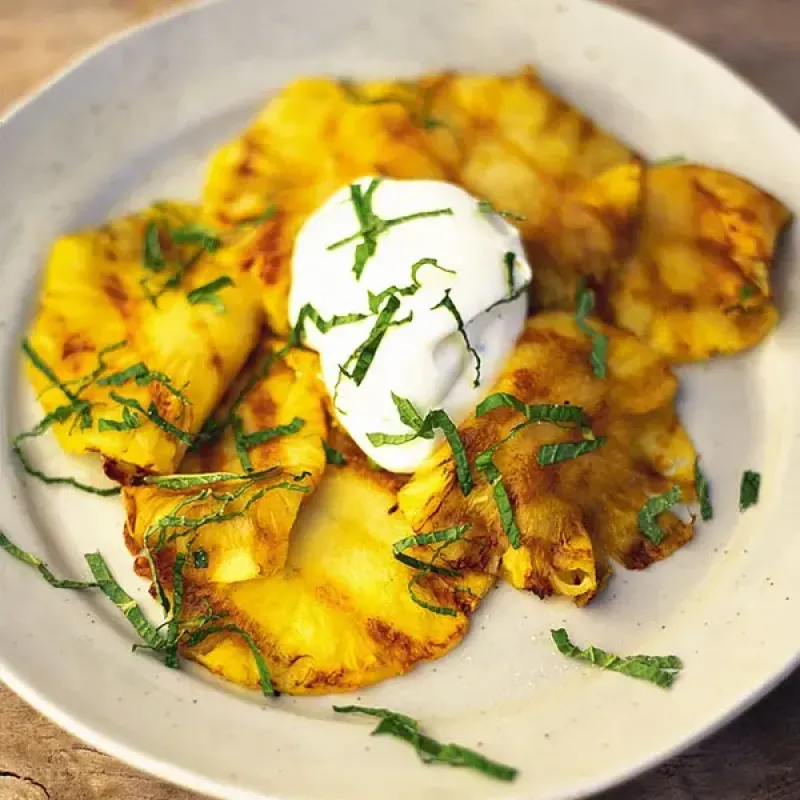 Fresh pineapple with crème fraîche and mint