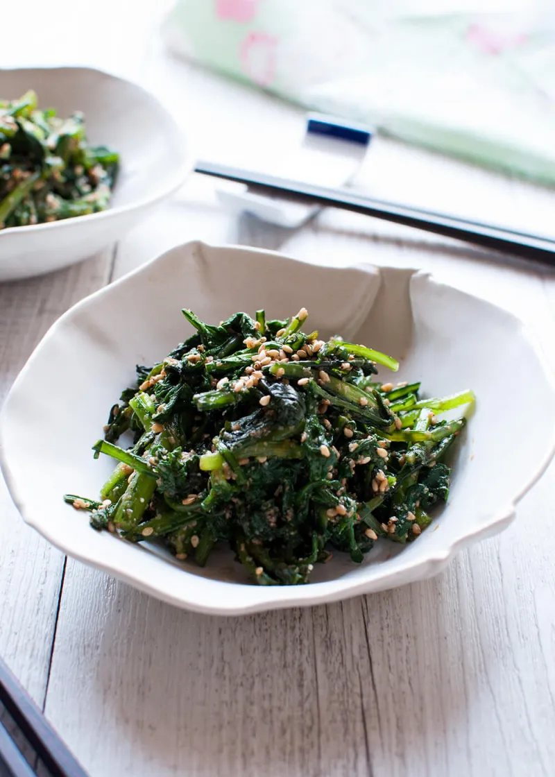 Chrysanthemum Leaves Goma-ae (Sweet Sesame Dressing)