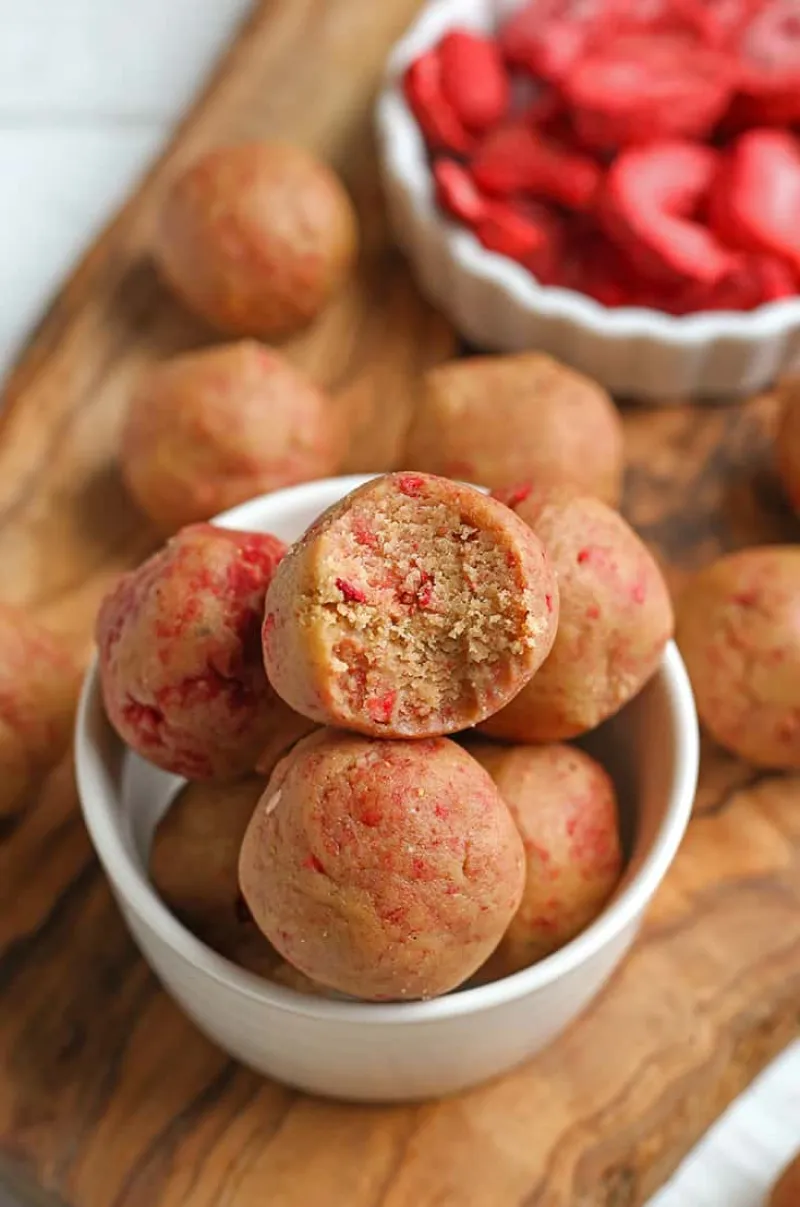 Paleo Vegan Strawberry Shortcake Bites
