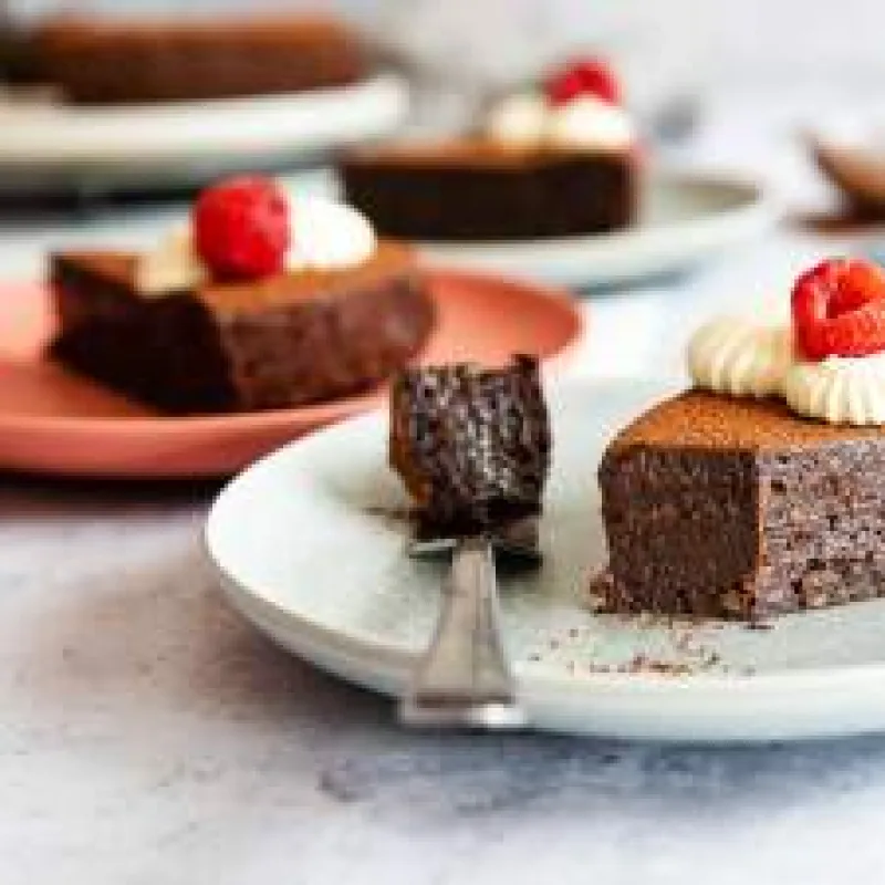 One-bowl Chocolate Cake with Raspberries