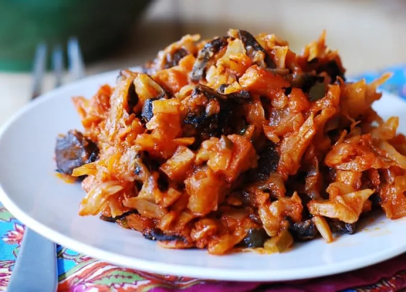 Braised Cabbage Stir-Fry with Mushrooms and Ham (Solyanka)