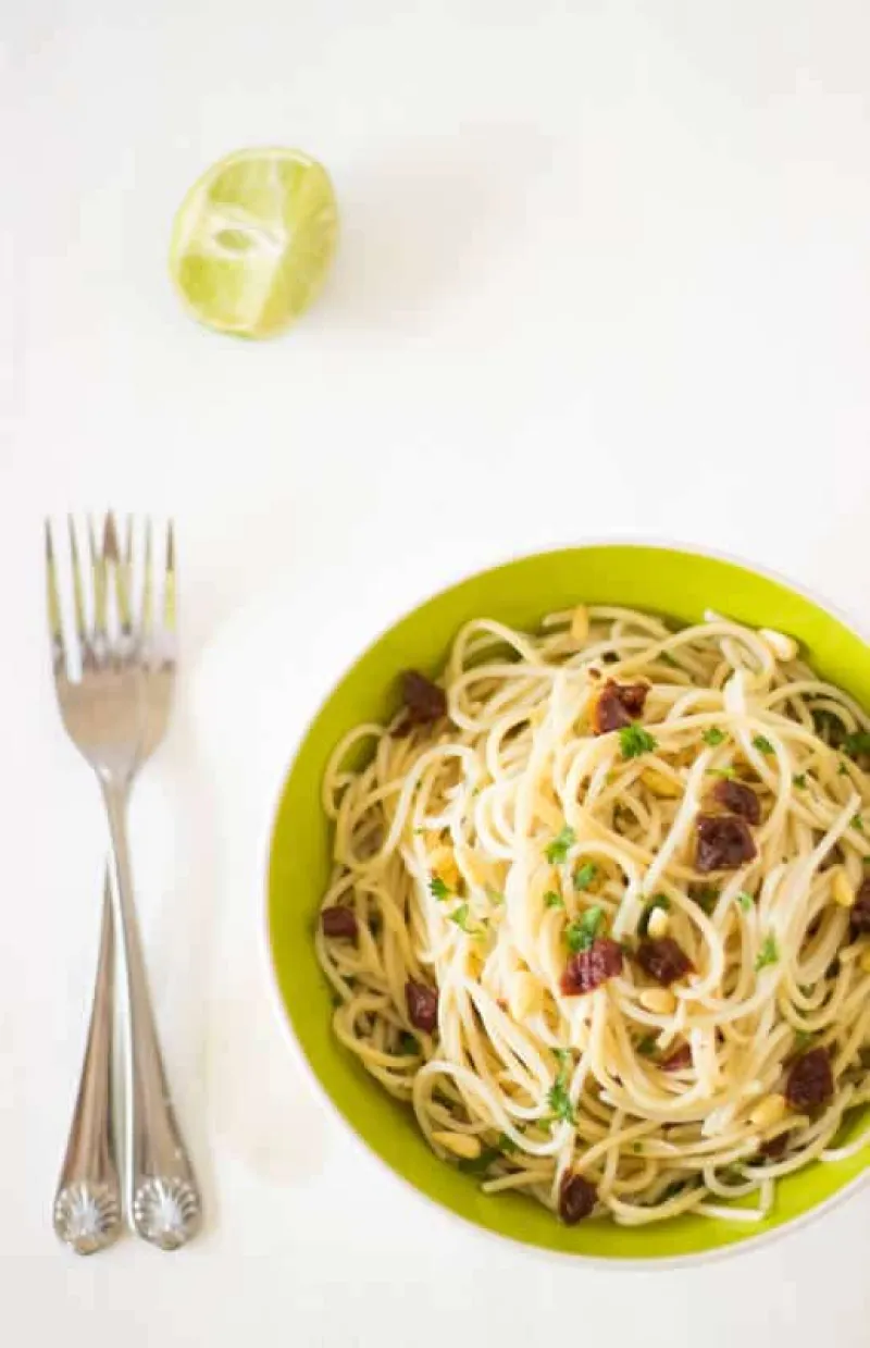 Lemon Garlic Spaghetti with Sundried Tomatoes