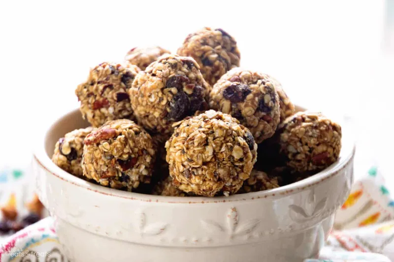 No Bake Oatmeal Raisin Energy Balls