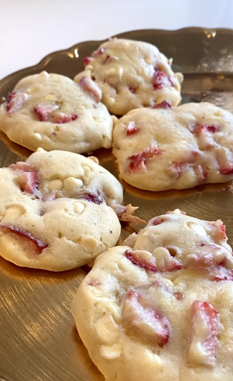 Strawberry Cheesecake Cookies