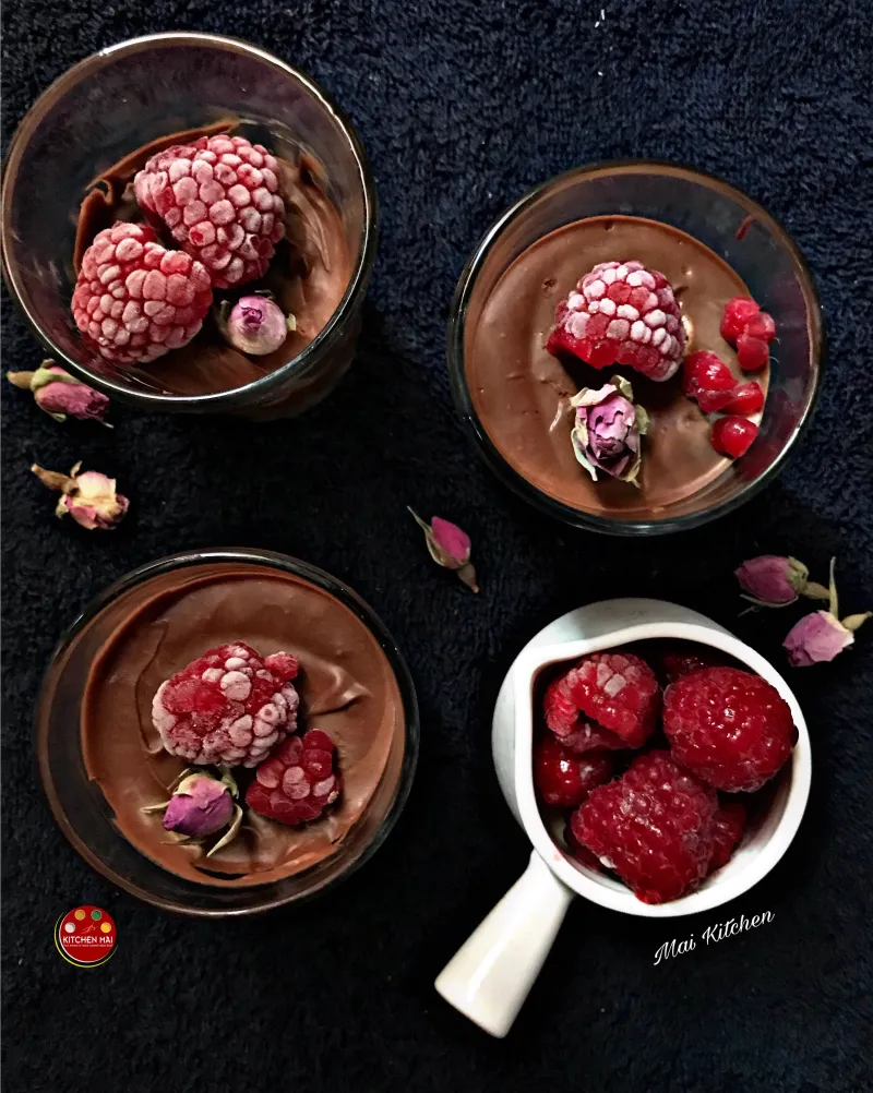 Eggless dark chocolate mousse