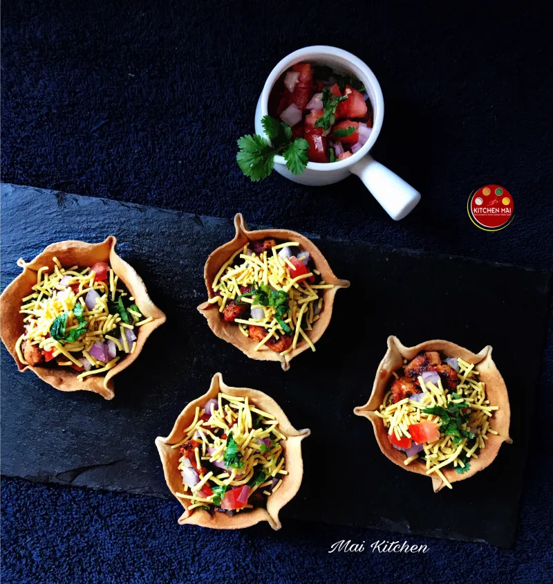 Easy chicken tikka chaat in edible baskets