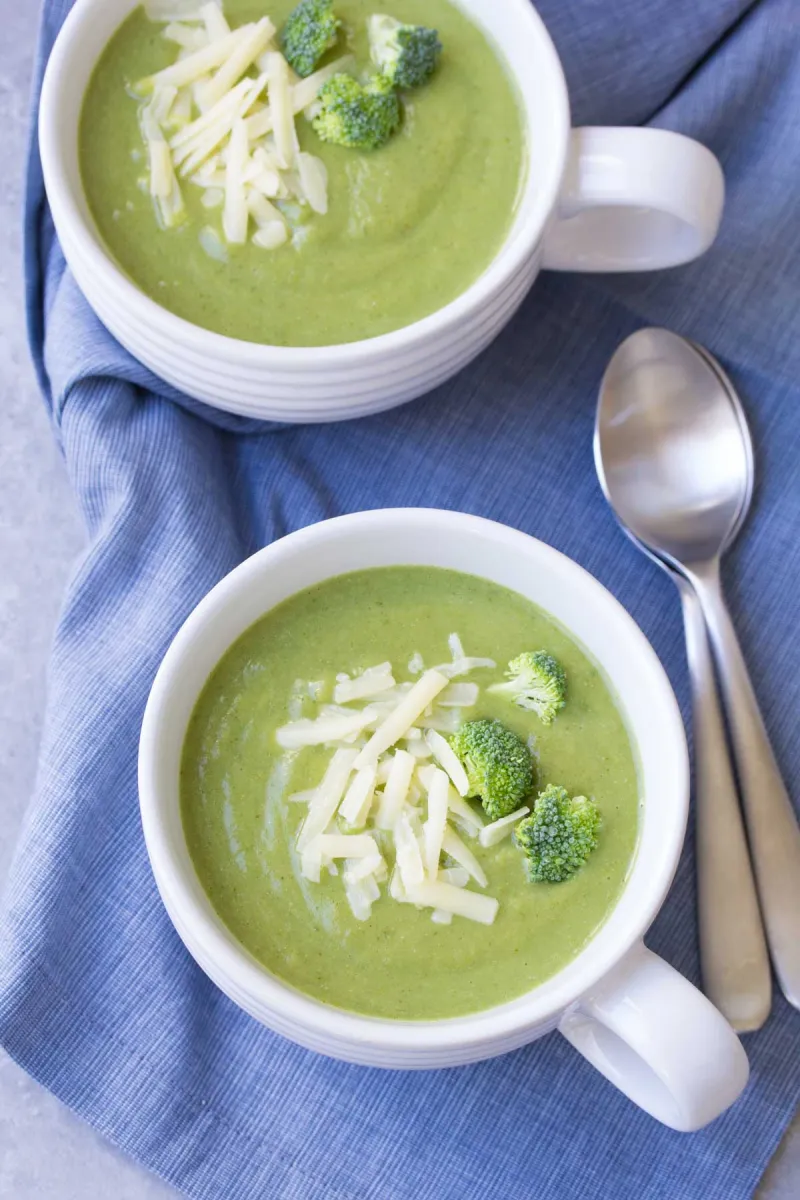 Slow Cooker Broccoli, Cheddar and White Bean Soup