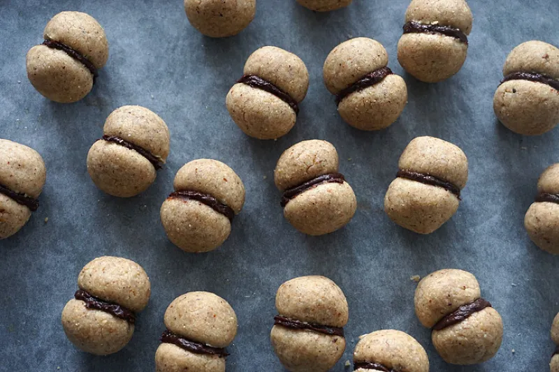Baci di Dama, Italian Hazelnut Cookies