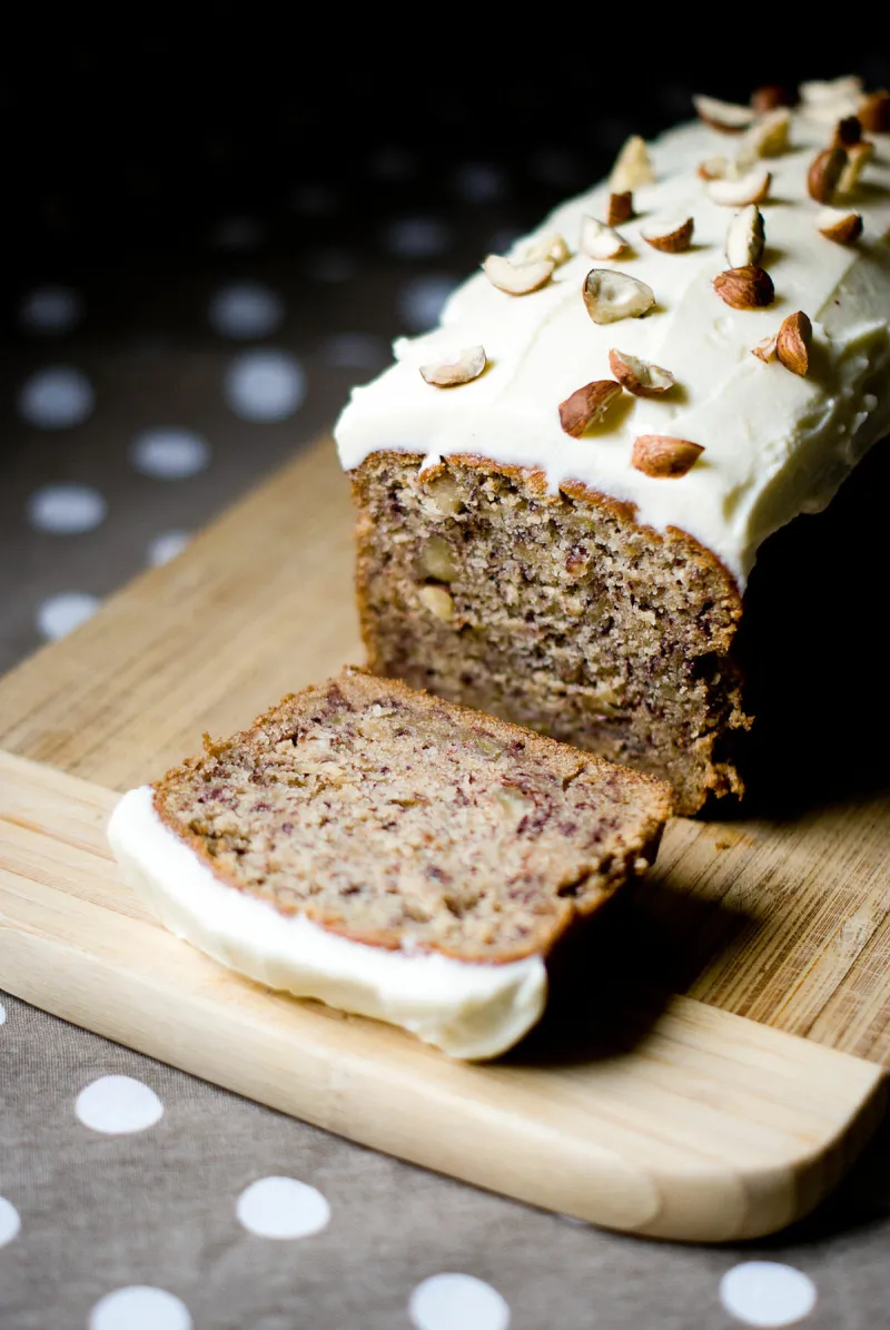 Banana Bread Moelleux à La Cannelle et Glaçage Crémeux
