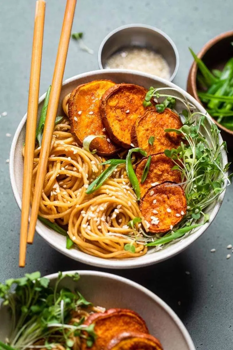 Easy Vegan Sesame Garlic Noodles